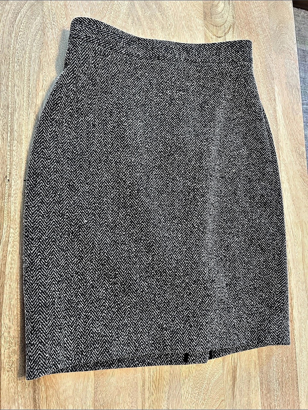 Banana Republic Houndstooth Pencil Skirt in Black & White Size 2 Like New